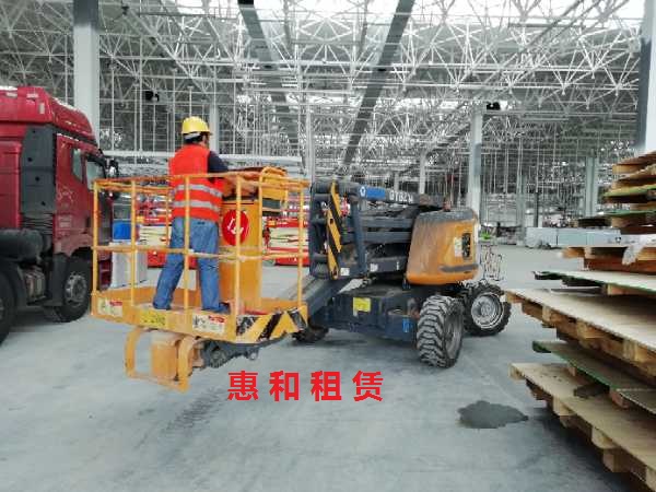 惠和高空车助力福州数字中国会展中心装修