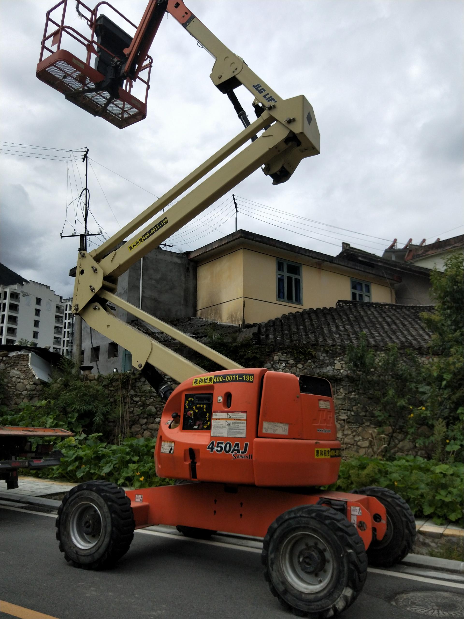 30米高的升降机/升降车/升降平台多少钱