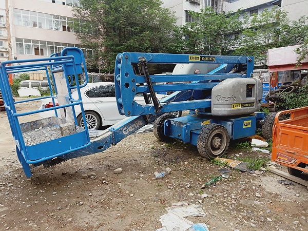 高空作业车如何保持作业平台的稳定性