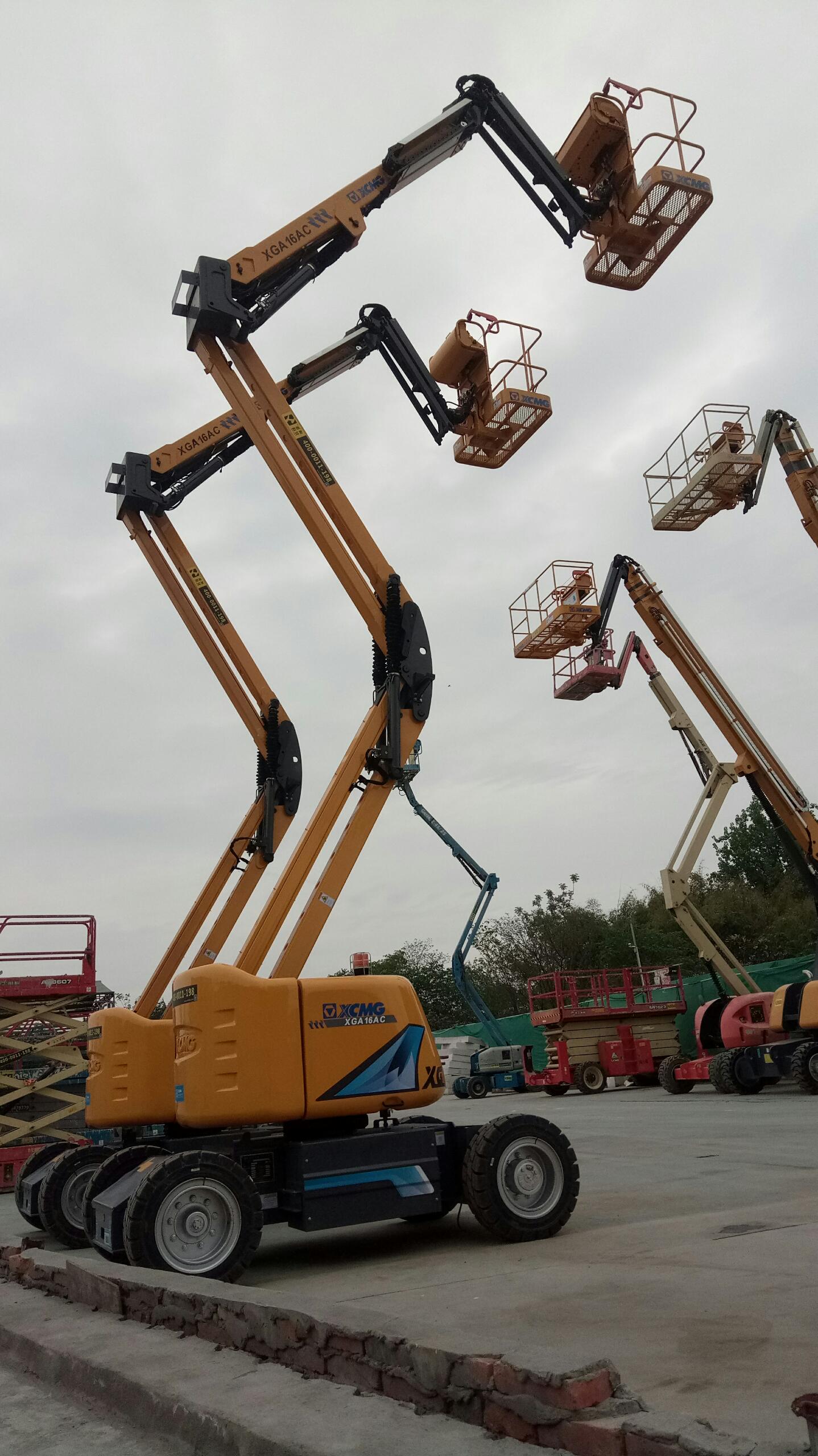 小型高空作业车租赁价格